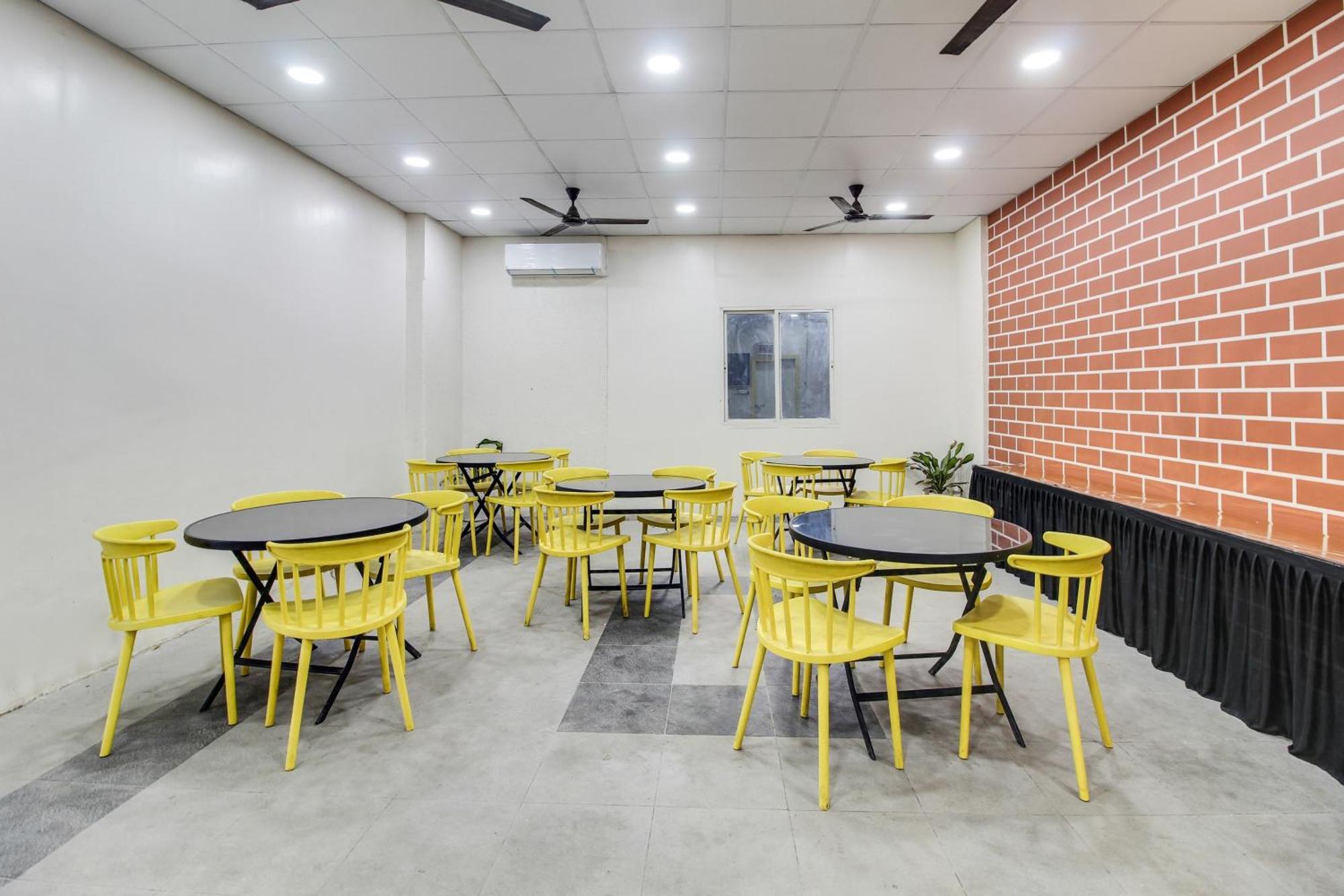 Super Oyo Townhouse 1237 Balewadi 호텔 Méribel Village 외부 사진