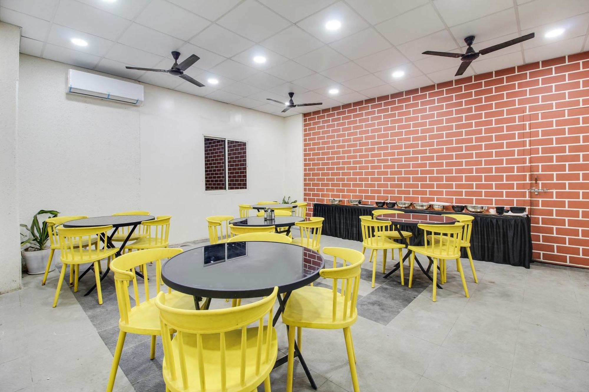 Super Oyo Townhouse 1237 Balewadi 호텔 Méribel Village 외부 사진